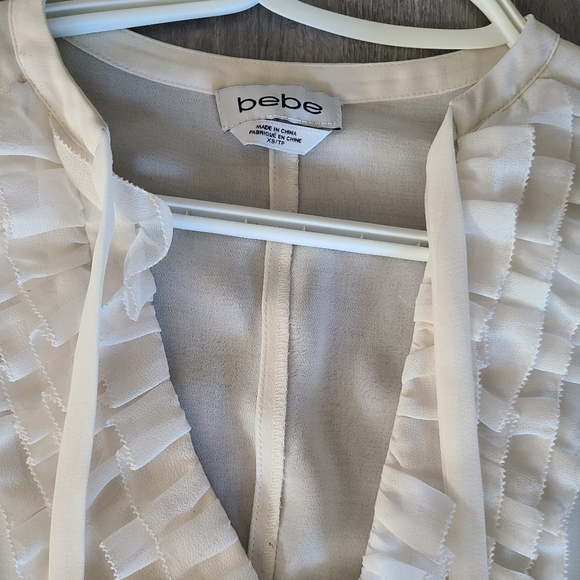 BEBE WHITE RUFFLE BUTTON UP TOP - Picture 5 of 9